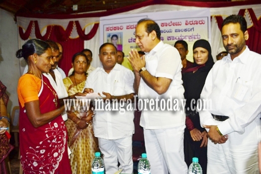 A cheque amounting to Rs 3 lakhs was handed over to the family of Ratna Kottary, a student of Shiroor PU  College who died under suspicious circumstances on her way home from college last  year.